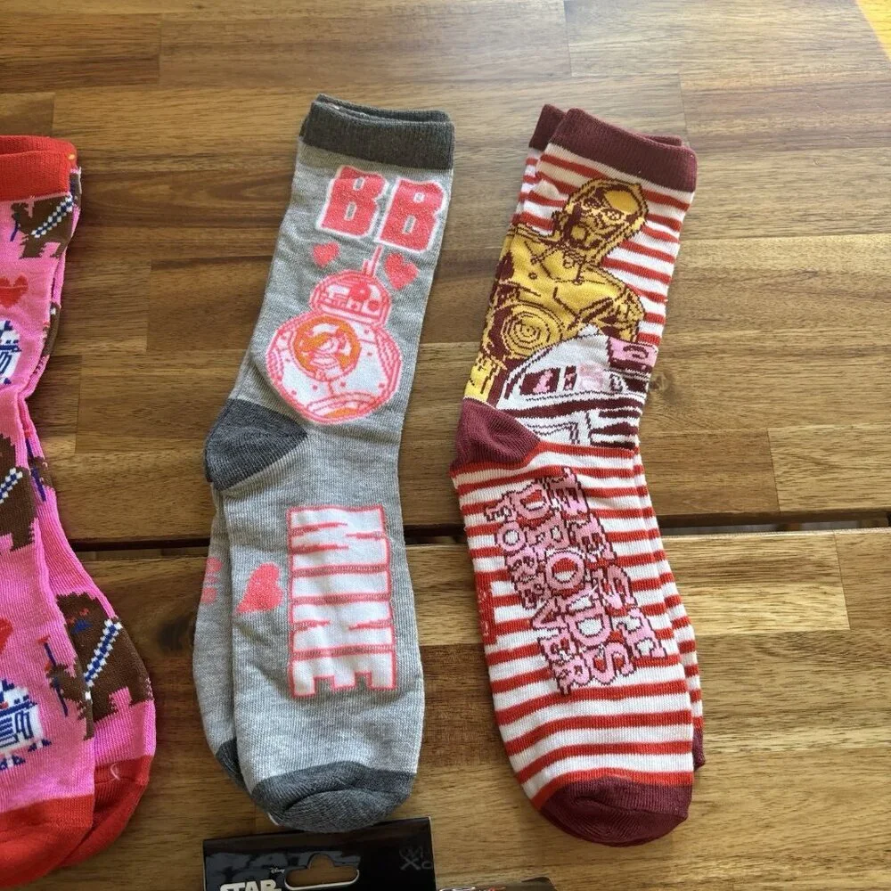 Disney Star Wars 3 Pairs Of Socks Women’s Size 4-8 BB 8 /C3PO / R2D2 DAMAGED BOX